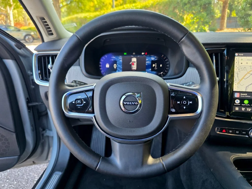 Used 2025 Gray Volvo Plus, B6 AWD Gas (mild hybrid) image 22
