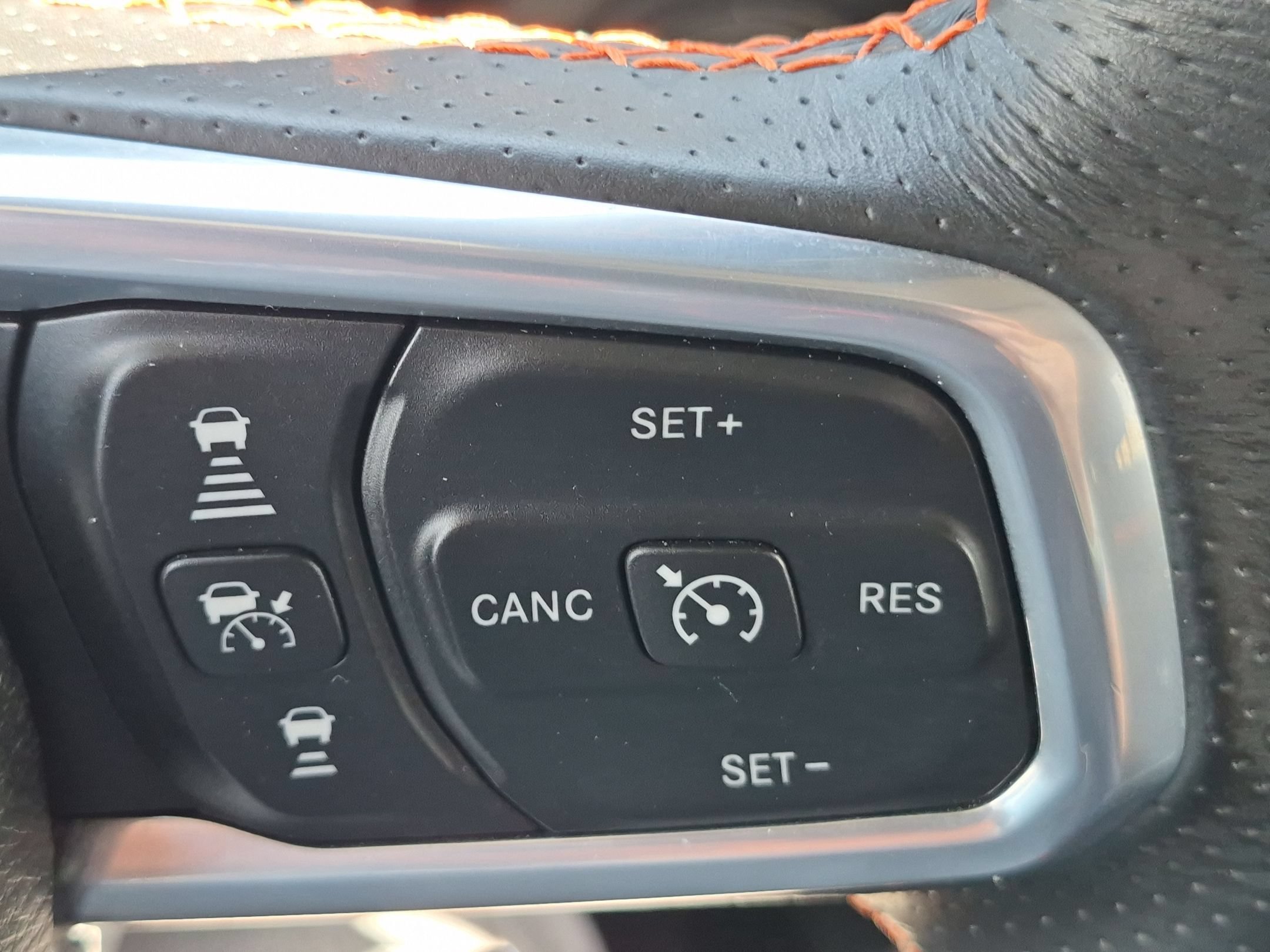 Used 2022 Bright White Clearcoat Jeep Mojave image 18