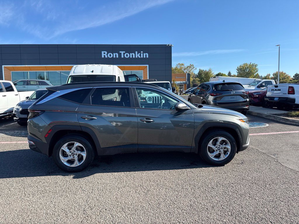Used 2023 Amazon Gray Hyundai SEL image 9