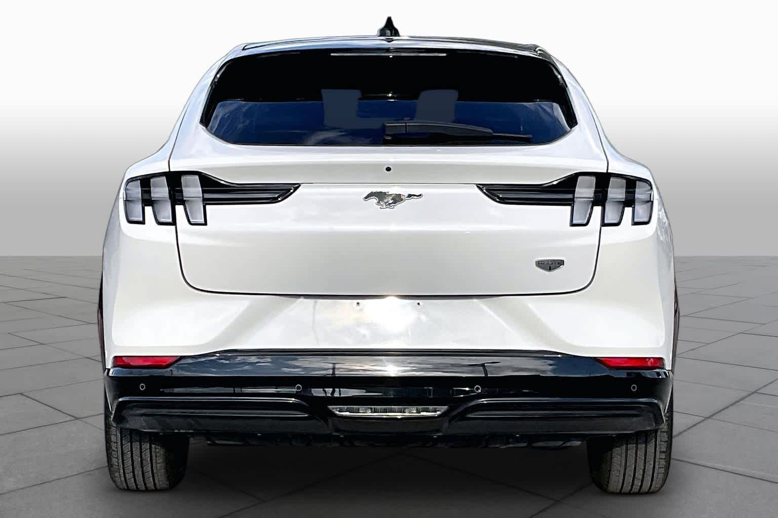 Used 2023 Star White Metallic Tri-Coat Ford California Route 1 image 4