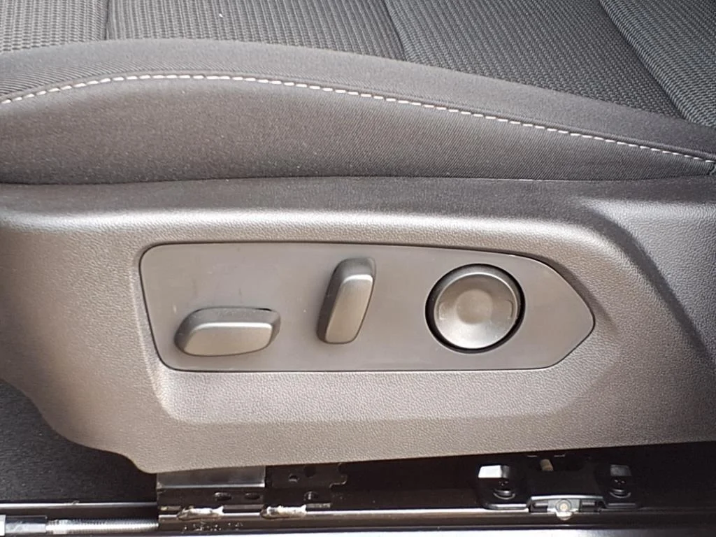 2025 Chevrolet Colorado LT - Photo 11