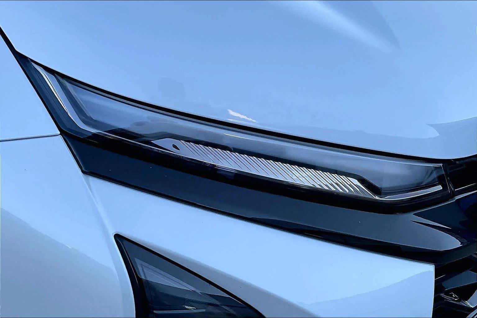 Used 2025 Iridescent Pearl Tricoat Chevrolet AWD RS image 26