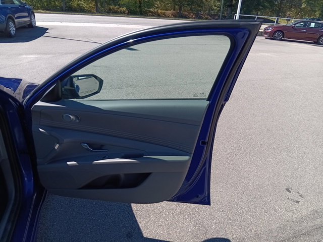 Used 2025 Blue Hyundai SEL Convenience image 29