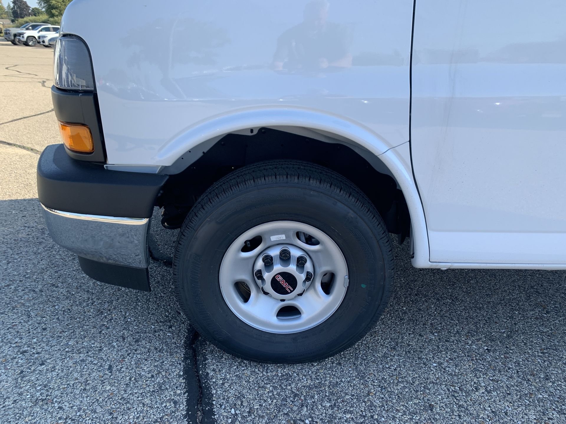 New 2025 Summit White GMC 1WT image 31