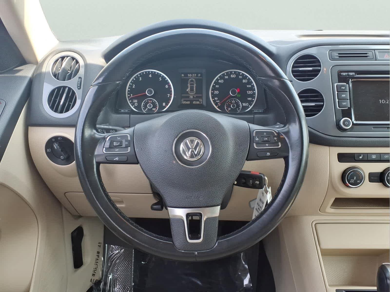 Used 2013 Deep Black Metallic Volkswagen SE w/Sunroof & Nav image 19