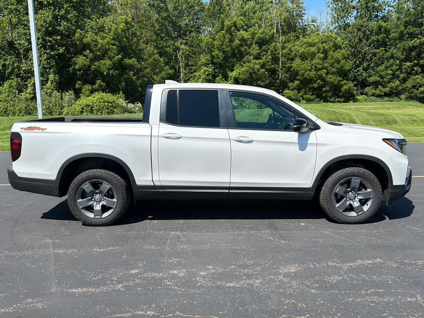 Used 2024 Platinum White Pearl Honda TrailSport image 4