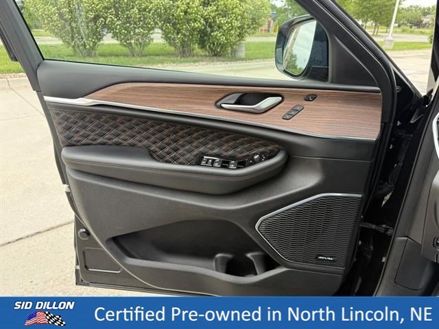 Used 2023 Diamond Black Crystal Pearlcoat Jeep Summit image 19