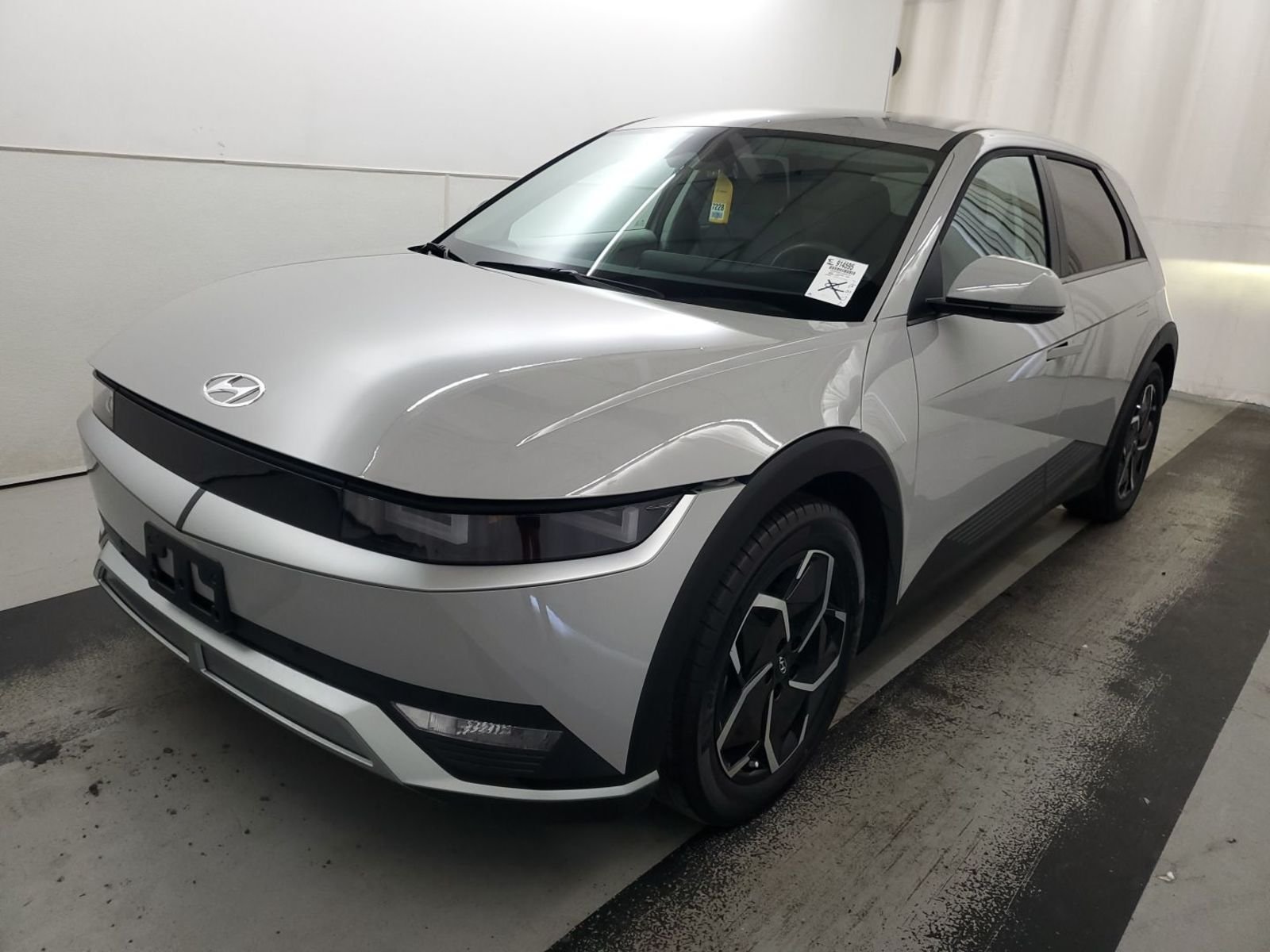 Used 2024 Gray Hyundai SEL image 1