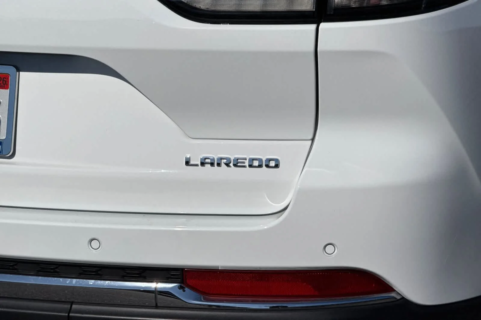 Used 2024 Bright White Clearcoat Jeep Laredo X image 32