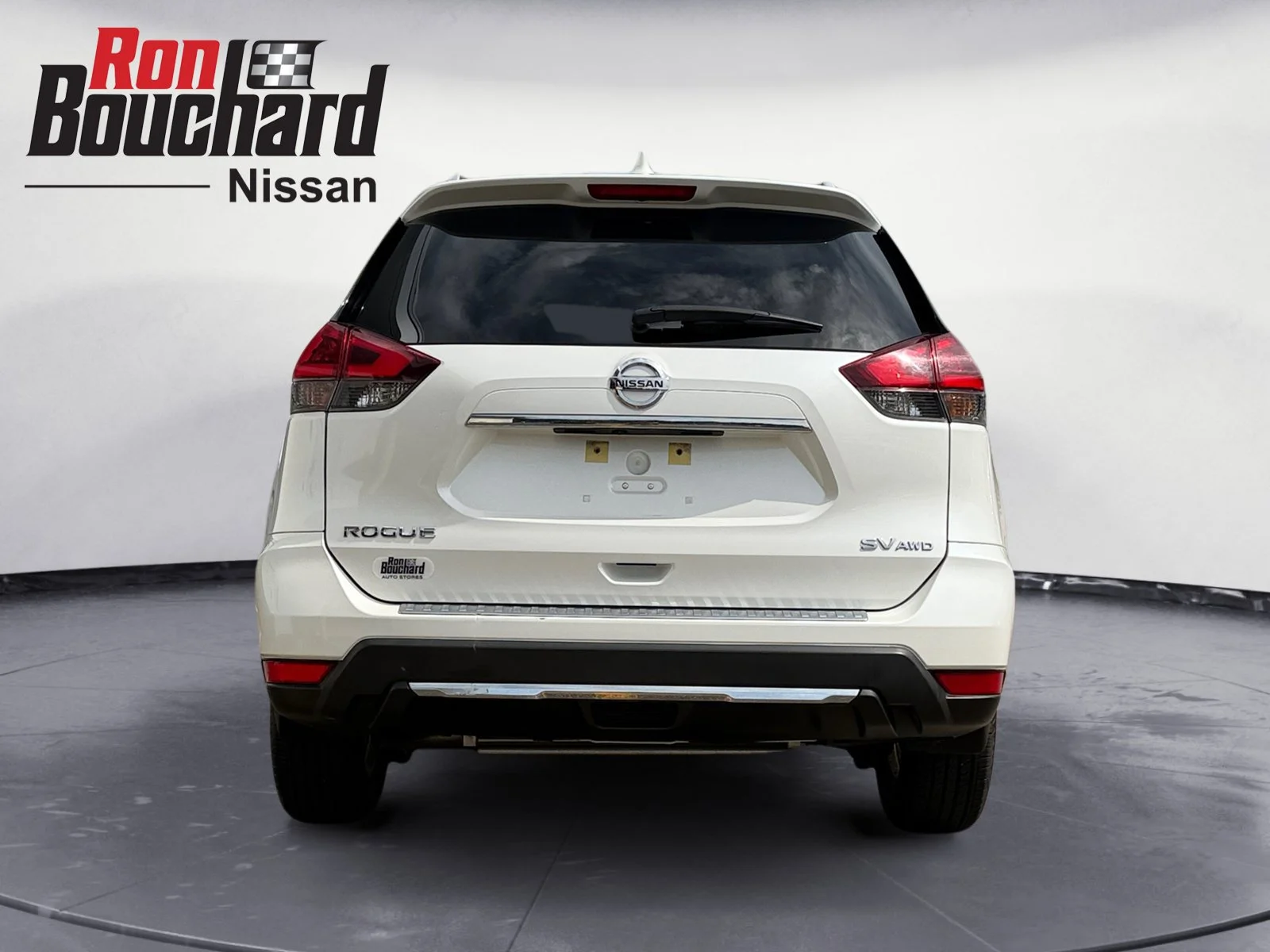 Used 2018 Pearl White Nissan SV image 3