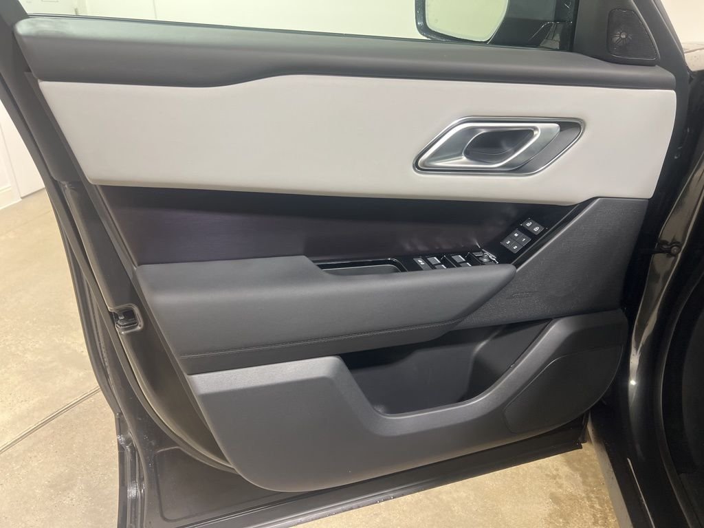 Certified Used 2026 Carpathian Gray Premium Metallic Land Rover Dynamic SE image 9