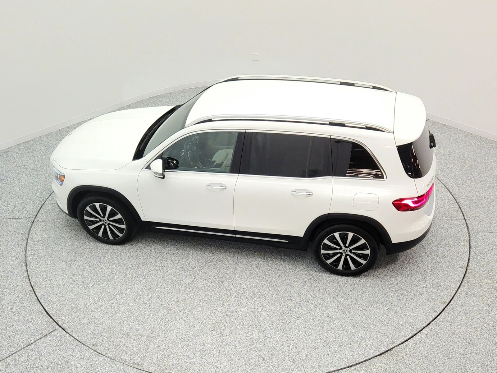 Used 2022 Polar White Mercedes-Benz GLB 250 SUV image 29