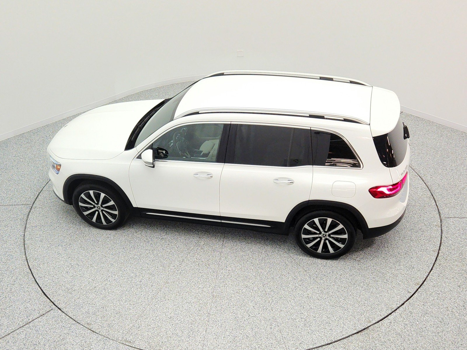 Used 2022 Polar White Mercedes-Benz GLB 250 SUV image 29
