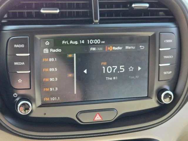 Used 2025 Silver Kia  image 27