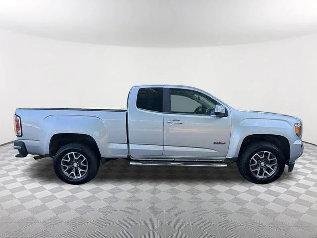 Used 2016 QUICKSILVER METALLIC GMC 4WD SLE image 4