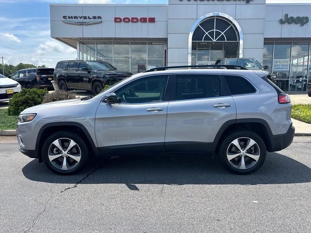 Used 2022 Silver Jeep Limited image 23