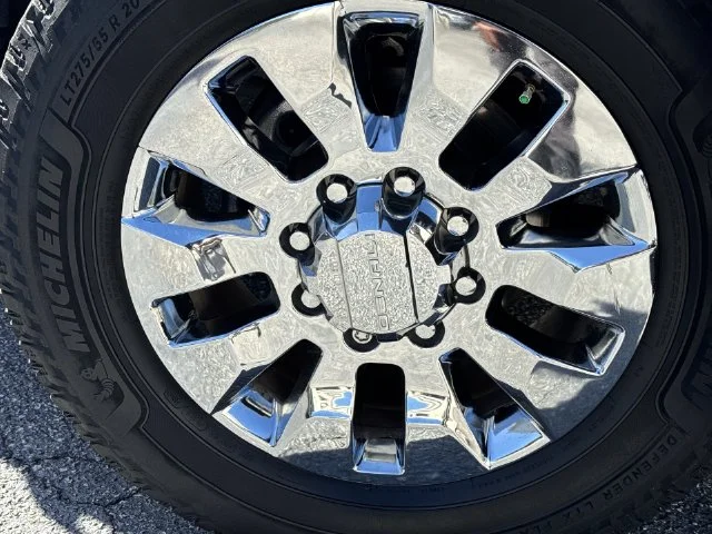 Used 2022 White GMC Denali image 36
