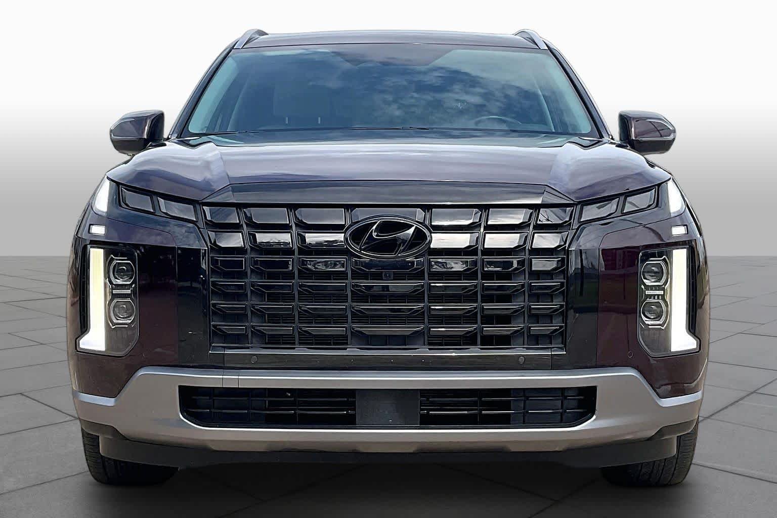 Used 2023 Sierra Burgundy Hyundai SEL image 4