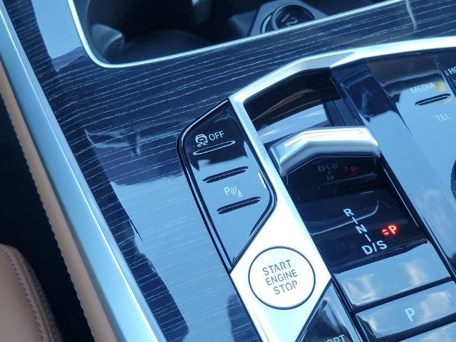 Used 2026 White BMW xDrive40i image 19