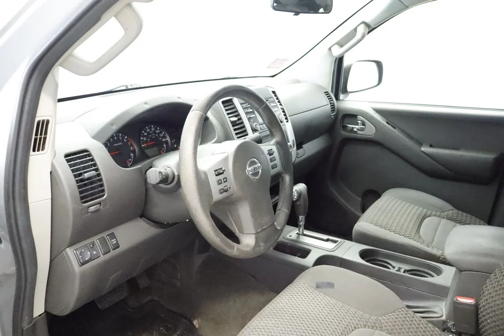 Used 2013 Silver Nissan SV image 18
