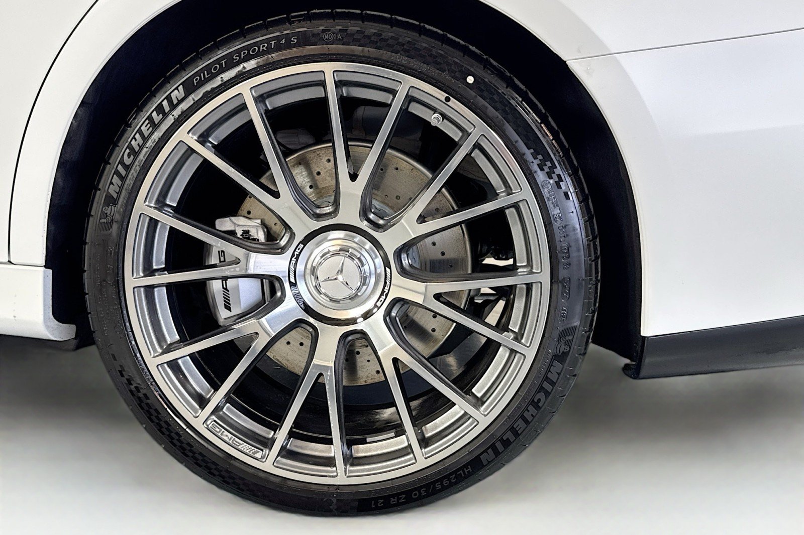 New 2026 MANUFAKTUR Moonlight White Magno Mercedes-Benz AMG® E 53 E 4MATIC+ Sedan image 28