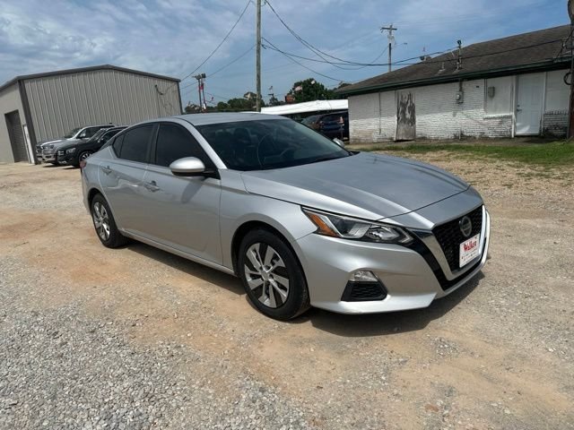 Used 2020 Silver Nissan 2.5 S image 2