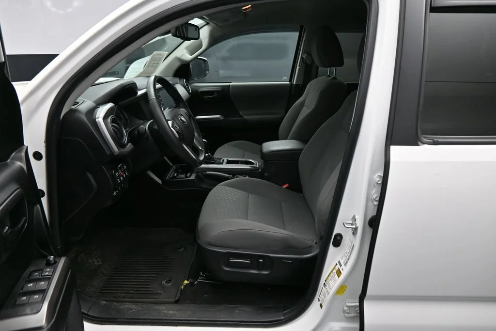 Used 2022 White Toyota SR5 image 10