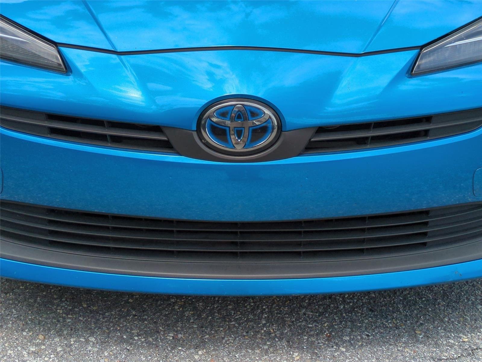 Used 2020 Electric Storm Blue Toyota XLE image 14