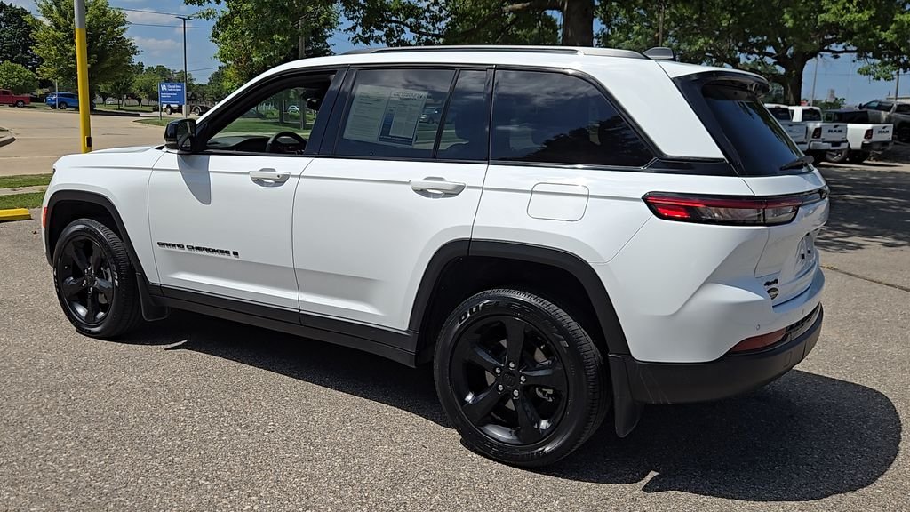 Used 2023 White Jeep Altitude X image 28