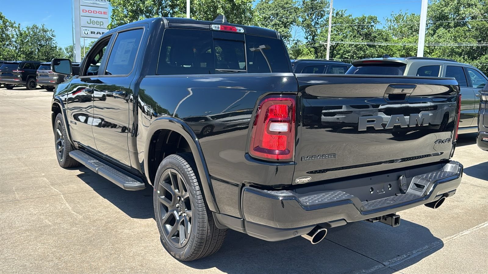 New 2026 Diamond Black Crystal Pearl-Coat Exterior Paint RAM Laramie image 10