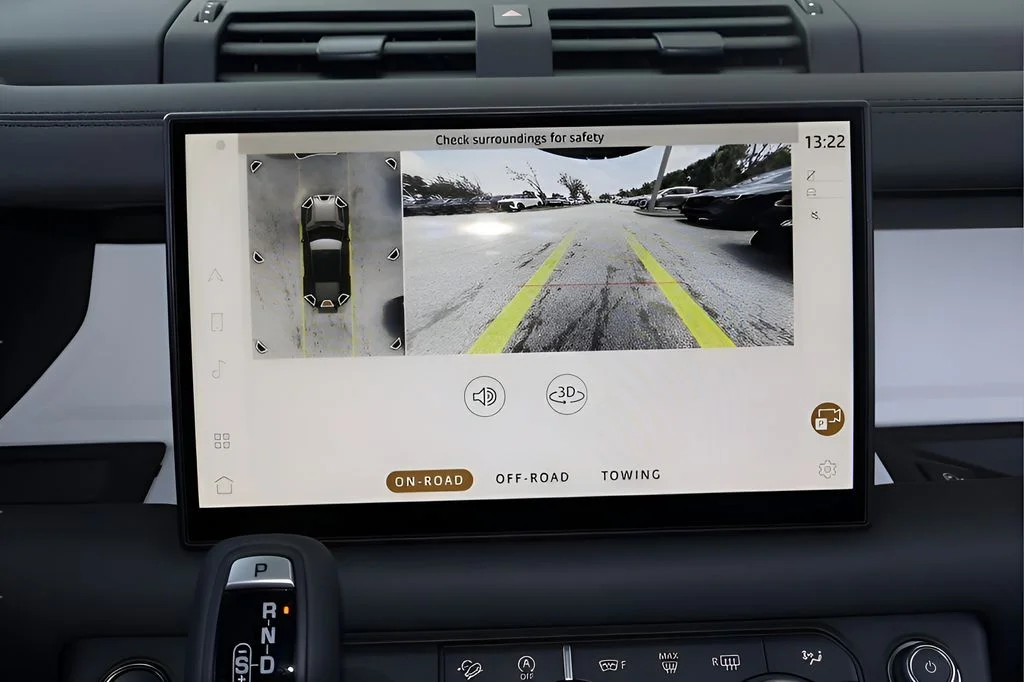 Certified Used 2025 Black Land Rover X-Dynamic SE image 23
