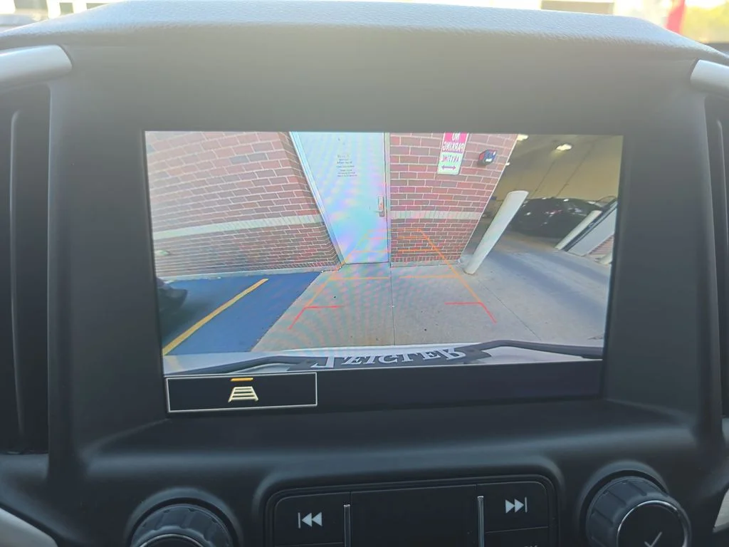 Used 2024 White GMC SLT image 22