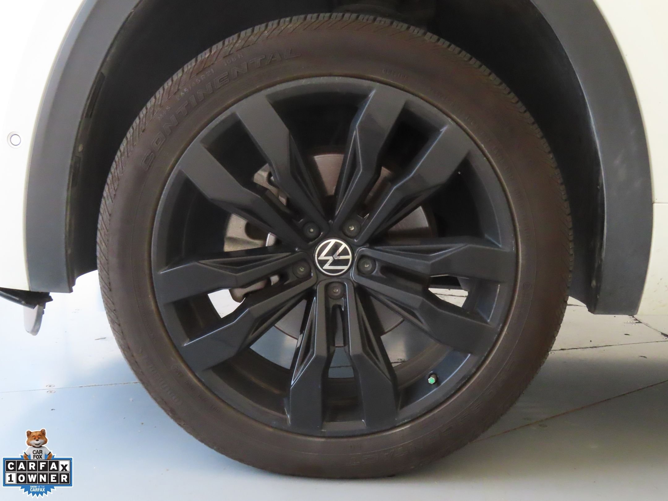 Used 2022 White Volkswagen 3.6L V6 SEL Premium R-Line image 29