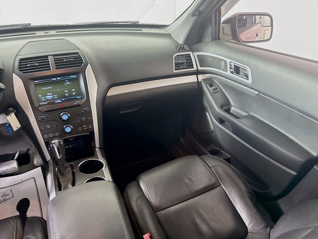 Used 2013 Ruby Red Metallic Tinted Clearcoat Ford XLT image 25