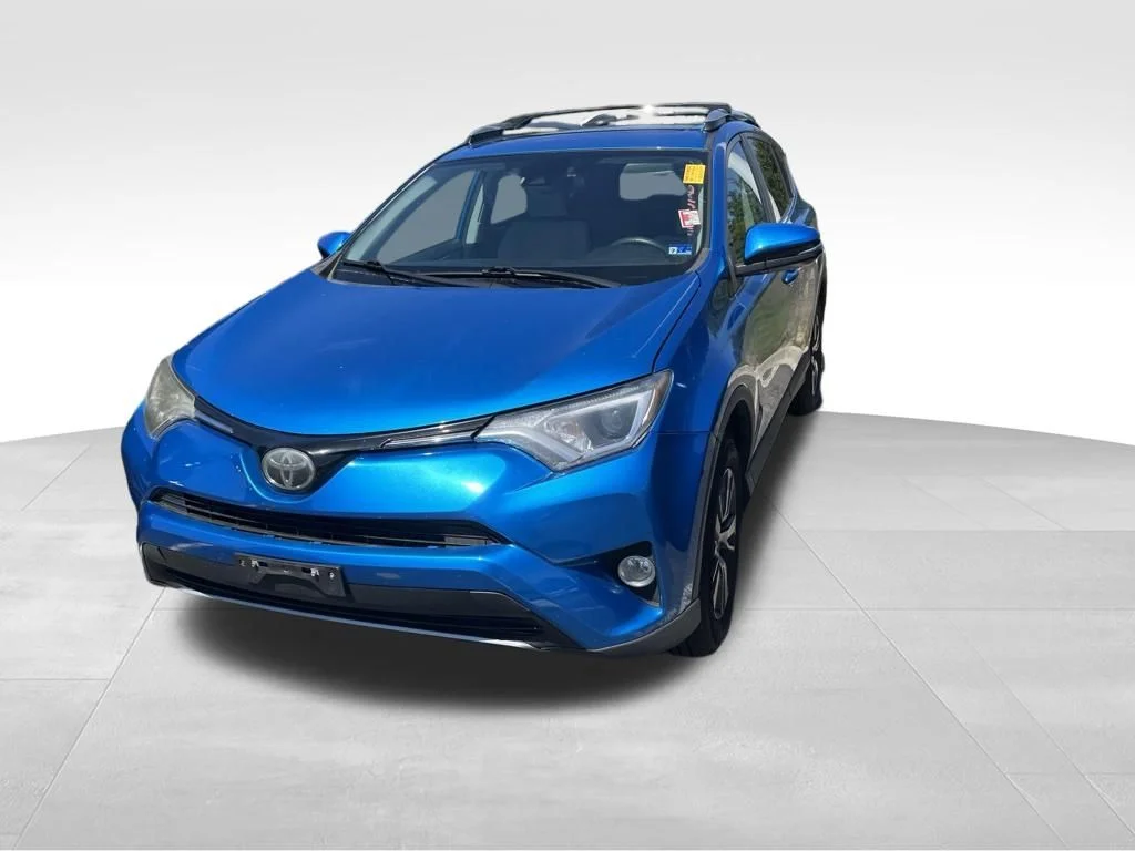 Used 2018 Blue Toyota XLE image 4