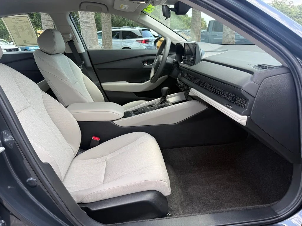 Used 2025 Meteorite Gray Metallic Honda LX image 14