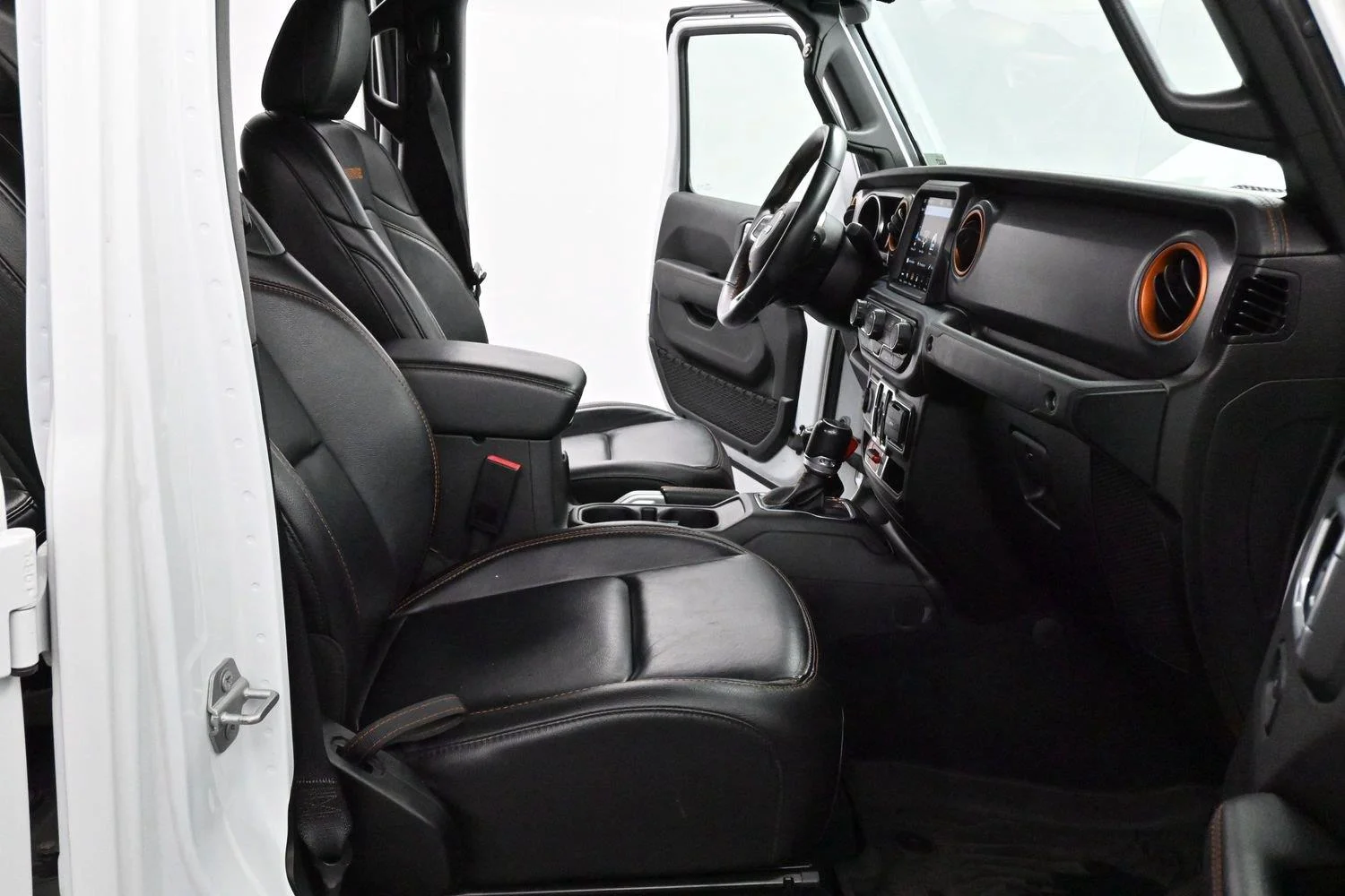 Used 2022 Bright White Clearcoat Jeep Mojave image 28