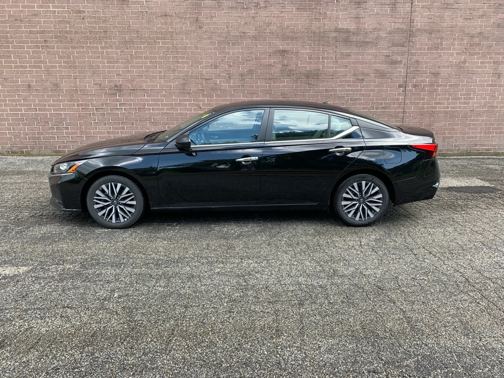 Used 2025 Super Black Nissan SV image 2