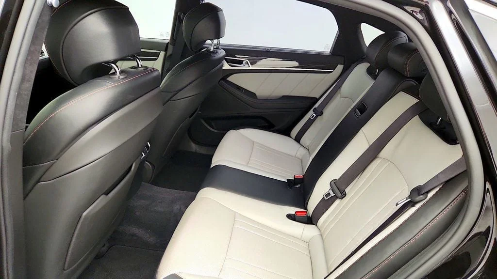 Used 2018 Victoria Black Genesis 3.3T Sport RWD image 22