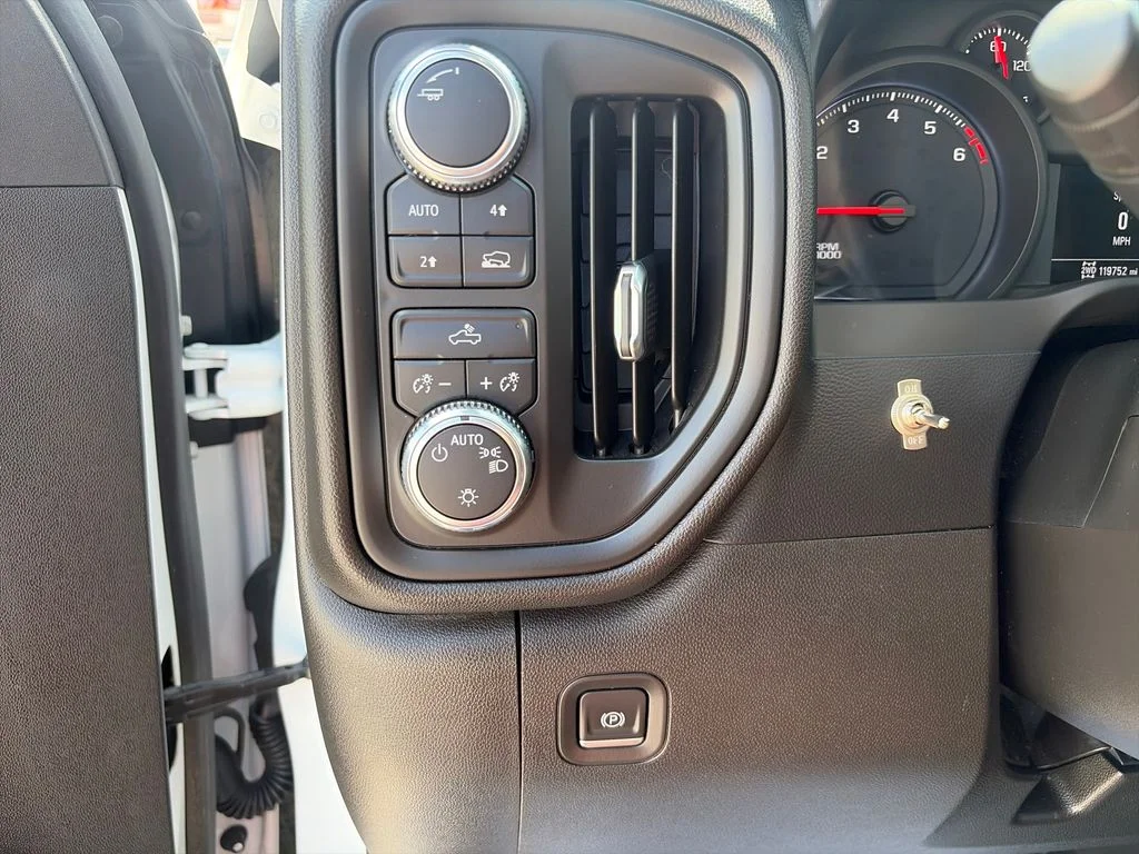 Used 2021 Summit White GMC Base image 29