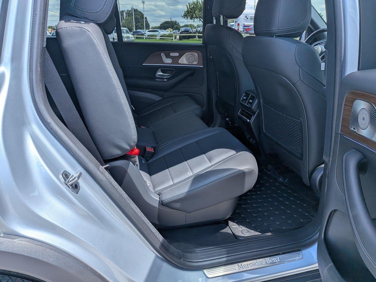 Used 2025 Cirrus Silver Metallic Mercedes-Benz GLS 450 image 35