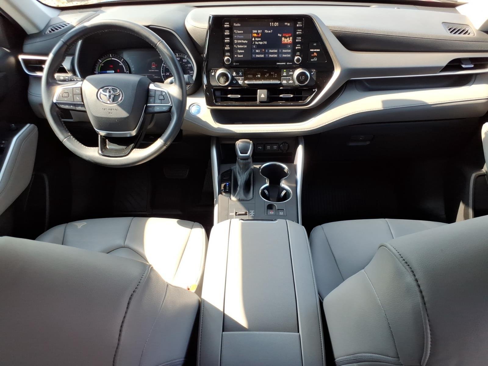 Used 2020 Midnight Black Metallic Toyota Hybrid XLE image 28