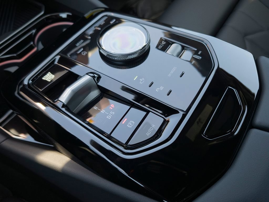 New 2026 Black Sapphire Metallic BMW 530i image 10