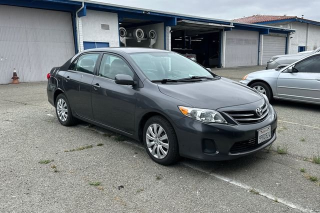 Used 2013 Gray Toyota LE image 2