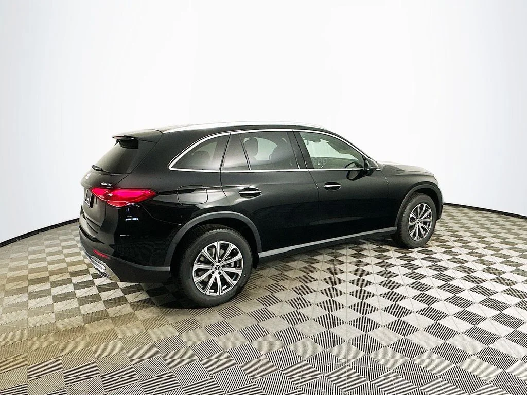 Used 2026 Black Mercedes-Benz GLC 300 image 6