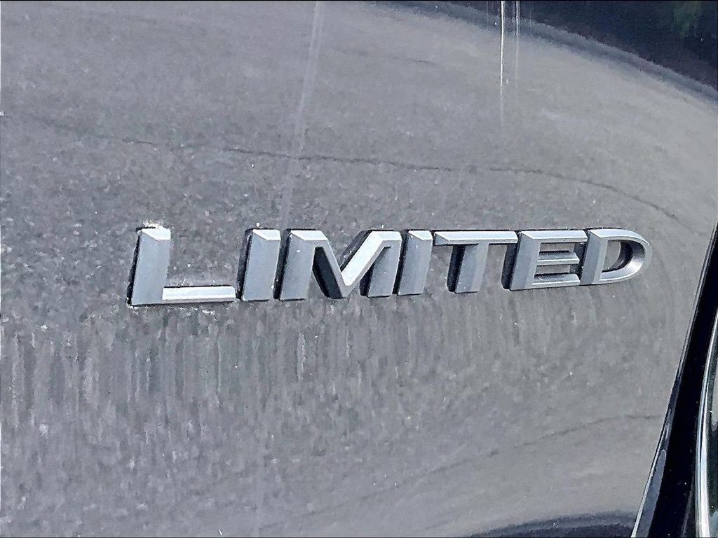 Used 2025 Black Chrysler Limited image 30