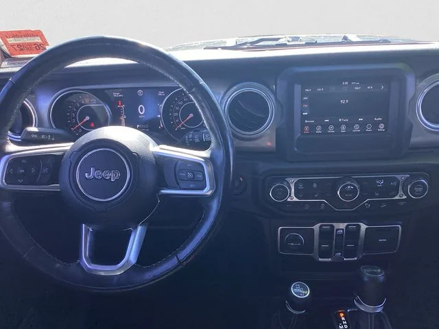 Used 2018 Crystal Metallic Jeep Unlimited Sahara image 10