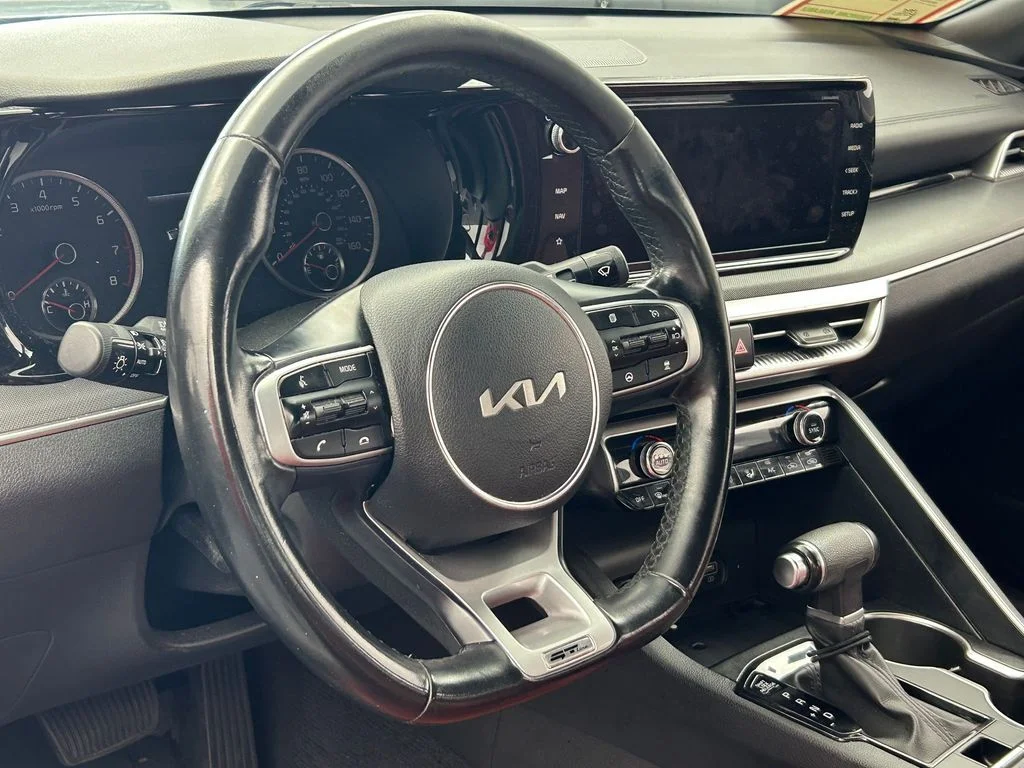 Used 2024 Wolf Gray Kia GT-Line image 45