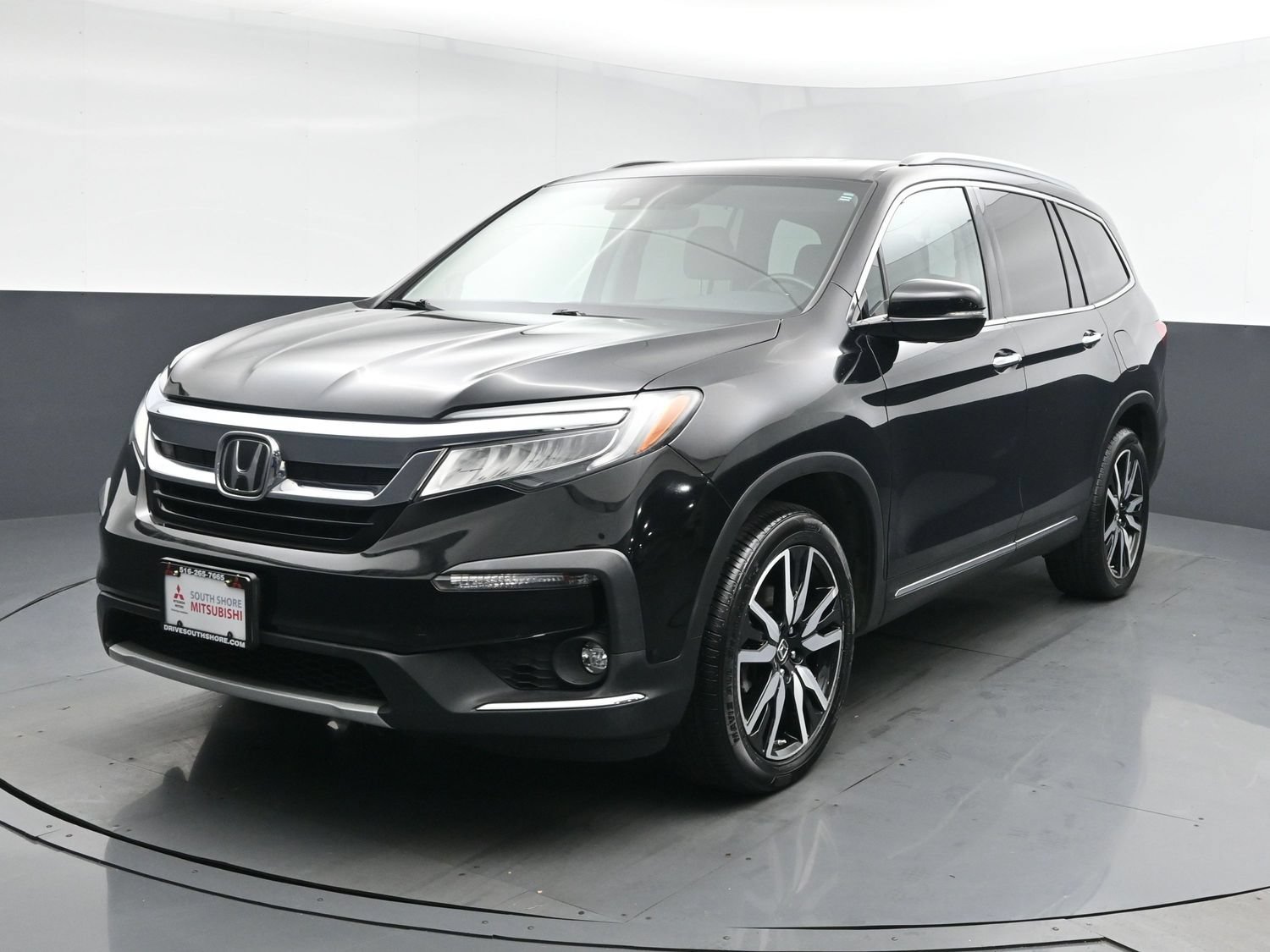 Used 2019  Honda Touring 7-Passenger image 1