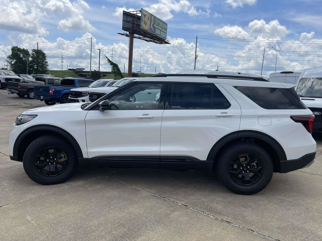 New 2026 Star White Metallic Tri-Coat Ford Tremor® image 6